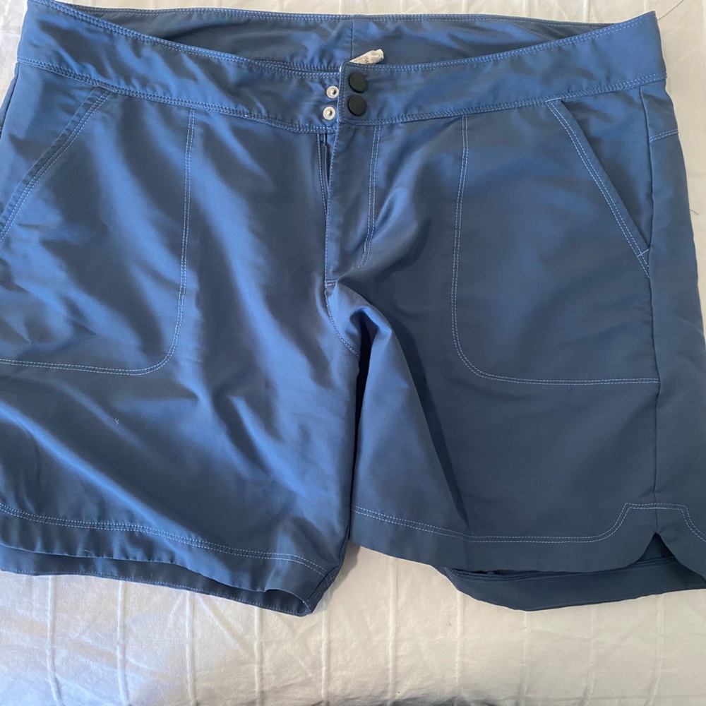 Aventura Shorts “14” tan; navy; black